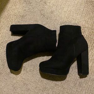 Black velvet Steve Madden Boots